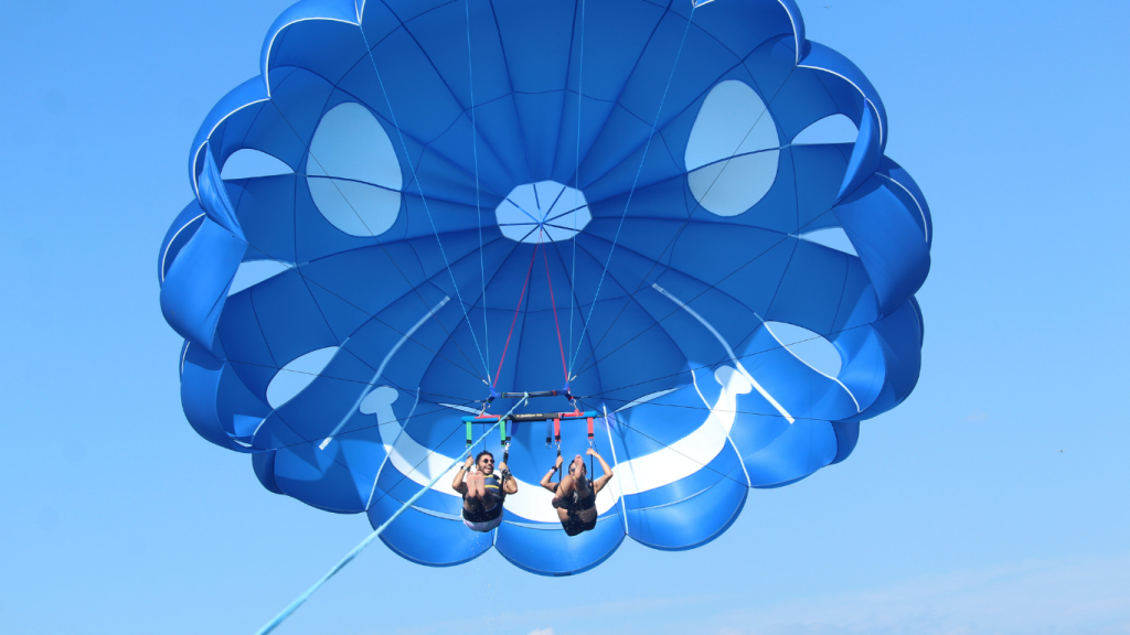 Parasailing Waikiki, Honolulu, Hawaii